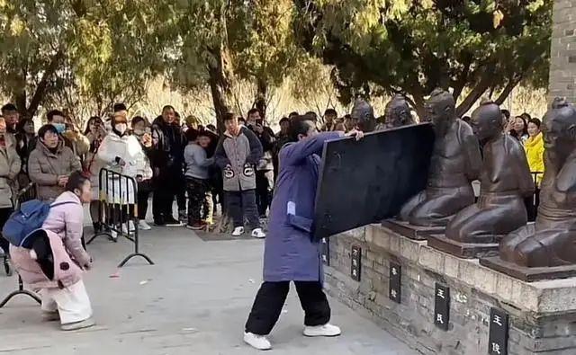 许家印的祖坟_许家印墓地_许家印祖坟被