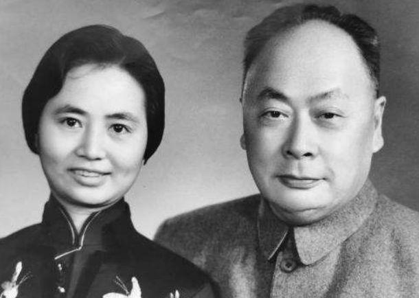 宝山革命烈士陵园_宝山革命烈士纪念馆_八宝山革命公墓礼堂