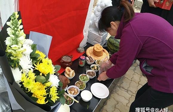 去墓地祭奠_去墓地祭拜有什么讲究_去墓地祭拜