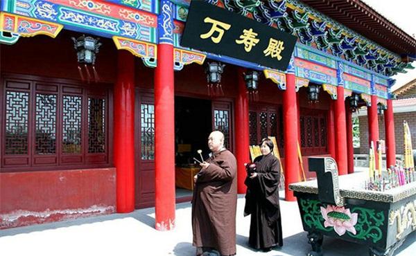梦境园公墓_梦到公墓非常热闹_梦境墓地