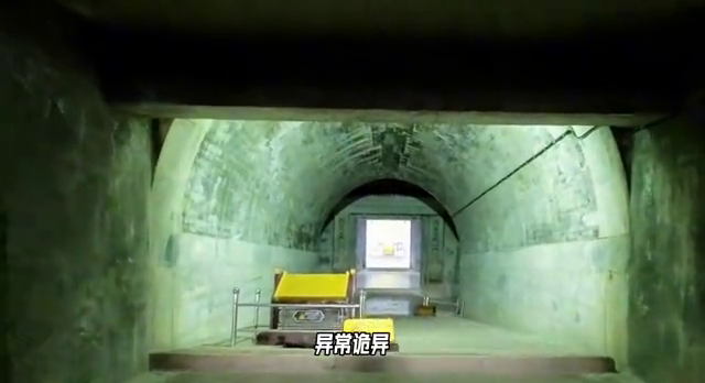 石碑裂缝_石碑断了_石碑断裂