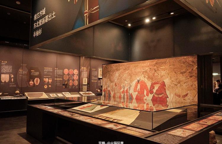 墓地小河出土文物图片_小河墓地出土_墓地小河出土图片