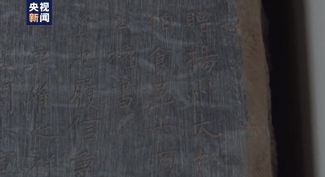 石碑断了_石碑断裂_碎裂的石碑